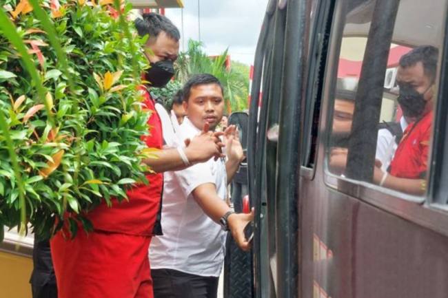 Napi Anton Kurniawan, pada saat dilimpahkan dari Polda Kalteng ke kejaksaan. (Foto: Dok Antara/Rajib Rizali)