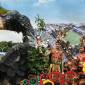 Peserta berdiri di atas mobil hias saat karnaval Festival Budaya Isen Mulang di Jalan Imam Bonjol, Palangka Raya, Kalimantan Tengah, Minggu (17/5/2026). (Foto: Antara/Auliya Rahman)