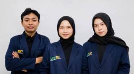 Tim mahasiswa FK UMPR peraih kategori poster terinformatif Ajang Nasional PALIAFEST 2026. (Foto: Dok UMPR)