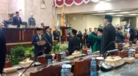pengucapan sumpah janji Pengganti Antar Waktu (PAW) anggota DPRD Kalsel sisa masa jabatan 2024–2029, Kamis (30/04/26) sore. (SuarIndonesia/Ist)