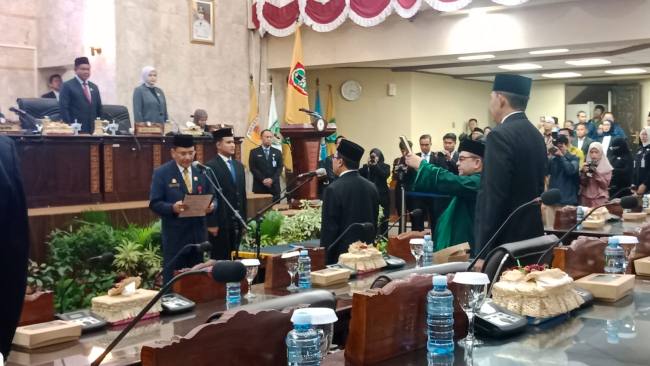 pengucapan sumpah janji Pengganti Antar Waktu (PAW) anggota DPRD Kalsel sisa masa jabatan 2024–2029, Kamis (30/04/26) sore. (SuarIndonesia/Ist)