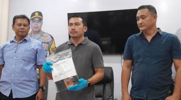Kasat Reskrim Polresta Banjarmasin, Kompol Eru Alsepa didampangi Kanit PPA Ipda Partogi Hutahean, saat Press Rilis, Selasa (5/5/2026). (SuarIndonesia/YI)
