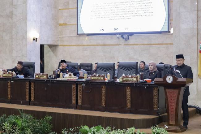 Keputusan diambil dalam rapat paripurna yang digelar Selasa (5/5/2026). Persetujuan dituangkan dalam Keputusan DPRD Kalsel Nomor 8 Tahun 2026. (SuarIndonesia/HM)
