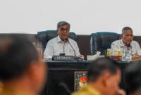 Ketua Komisi Pemberantasan Korupsi Setyo Budiyanto (kiri) bersama Wakil Ketua KPK Ibnu Basuki Widodo dalam acara Peluncuran Panduan dan Bahan Ajar Pendidikan Antikorupsi, di Gedung Kementerian Dalam Negeri, Jakarta, Senin (11/5/2026). (Foto: KPK)