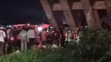 Riyan (29), nekat menceburkan diri dari atas Jembatan Basirih Banjarmasin. Barat, Senin (11/5/2026) malam, sekitar pukul 20.00 WITA (SuarIndonesia/DO)