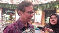 Menteri Kesehatan (Menkes) Budi Gunadi Sadikin saat wawancara doorstop media usai meresmikan pencantuman label nutrisi Nutri-Level pada produk minuman, di Jakarta, Selasa (12/5/2026). (Foto: Antara/Anita P Dewi)