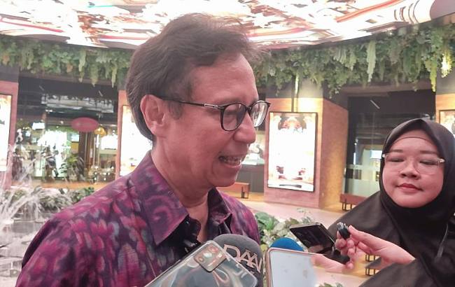Menteri Kesehatan (Menkes) Budi Gunadi Sadikin saat wawancara doorstop media usai meresmikan pencantuman label nutrisi Nutri-Level pada produk minuman, di Jakarta, Selasa (12/5/2026). (Foto: Antara/Anita P Dewi)