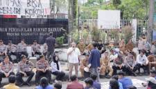 Aksi massa di depan Gedung DPRD Kalsel, Selasa (12/5/2026) (SuarIndonesia/Ist)