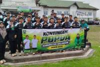 Ketua DPRD Lindawati beri dukungan langsung saat pelepasan kontingan atlet Pekan olahraga pelajar daerah Balangan di Halaman Kantor Bupati Balangan. (SuarIndonesia/Adv)