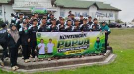 Ketua DPRD Lindawati beri dukungan langsung saat pelepasan kontingan atlet Pekan olahraga pelajar daerah Balangan di Halaman Kantor Bupati Balangan. (SuarIndonesia/Adv)