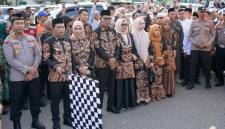 Ketua DPRD Balangan, Lindawati,turut serta melepas keberangkatan jemaah calon haji, Kamis (14/5/2026) (SuarIndonesia/Adv)