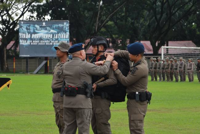 Pelatihan dibuka Kapolda Kalsel, Irjen Pol Dr. Rosyanto Yudha Hermawan, SIK, SH, MH, secara resmi berlangsung di Lapangan Makosat Brimob Polda Kalsel, Senin (18/5/2026) (SuarIndonesia/Ist)