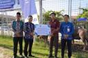 Menyalurkan 24 ekor sapi kurban bantuan Corporate Social Responsibility (CSR) dari Bank Kalsel Cabang Paringin di Lapangan Martasura, Paringin,  Kamis (21/5/2026). (SuarIndonesia/Adv)