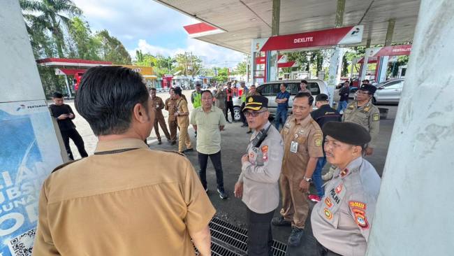 Tim gabungan ,operasi penertiban serta pengawasan penyaluran BBM bersubsidi di sejumlah SPBU di Kota Banjarmasin, Selasa (26/5/2026). (SuarIndonesia/Ist)