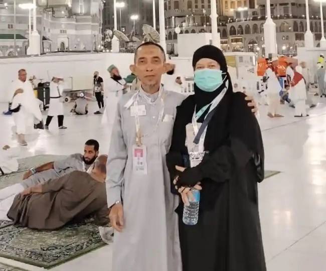 Almarhum Abu Yazid Bustami bin Masdar Mahdi (52), ketika bersama istri. 