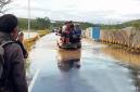 Kondisi ruas jalan nasional penghubung Kecamatan Lokpaikat menuju Kecamatan Piani yang terendam banjir di Rantau, Kabupaten Tapin, Senin (11/05/2026). (Foto: Antara/M Rastaferian Pasya)

