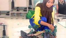 Diorama bertajuk Fragmen Kehidupan Masyarakat Punan Batu Benau karya Anggun Shafa, siswi SMKN 2 Tanjung Selor, Kaltara. )Foto: Istimewa)