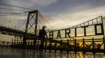 PEMPROV KALSEL Memetakan Aset Wisata, Terutama di Bawah Jembatan Barito