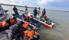 Tim SAR gabungan saat evakuasi korbang terseret arus di Muara Badak, Kukar, Kaltim, pada Jumat (1/5/2026). (Foto: SAR Balikpapan)