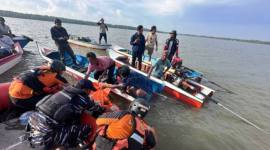 Tim SAR gabungan saat evakuasi korbang terseret arus di Muara Badak, Kukar, Kaltim, pada Jumat (1/5/2026). (Foto: SAR Balikpapan)
