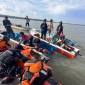 Tim SAR gabungan saat evakuasi korbang terseret arus di Muara Badak, Kukar, Kaltim, pada Jumat (1/5/2026). (Foto: SAR Balikpapan)