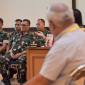 Terdakwa kasus penyiraman air keras kepada aktivis KontraS Andrie Yunus, Serda Edi Sudarko (kedua kanan), Lettu Budhi Hariyanto Cahyono (kiri), Lettu Sami Lakka (kedua kiri), dan Kapten Nandala Dwi Prasetya (kanan) menjalani sidang lanjutan di Pengadilan Militer II-08, Jakarta, Kamis (7/5/2026), Sidang tersebut beragendakan mendengarkan tiga saksi ahli yang dihadirkan penasehat hukum terdakwa yaitu Psikolog dari Pusat Psikologi TNI Kolonel Arh Agus Syahrudin, pakar psikologi forensik Reza Indragiri Amriel dan mantan Kepala Badan Intelijen Strategis (BAIS) Laksda TNI (Purn) Soleman Ponto. ANTARA FOTO/Fakhri Hermansyah/foc. (Foto: Antara/Fakhri Hermansyah)