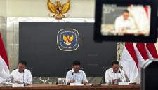 Plt Deputi Bidang Kemitraan dan Hubungan Media Bakom RI Kurnia Ramadhana (tengah) dalam konferensi pers di Jakarta, Rabu (24/6/2026). (Foto: Antara/Prisca Triferna)