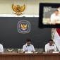 Plt Deputi Bidang Kemitraan dan Hubungan Media Bakom RI Kurnia Ramadhana (tengah) dalam konferensi pers di Jakarta, Rabu (24/6/2026). (Foto: Antara/Prisca Triferna)