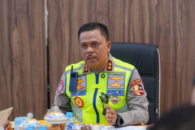 Kepala Korps Lalu Lintas (Kakorlantas) Polri Irjen Pol Agus Suryonugroho memberikan arahan kepada jajaran Dirlantas Polda se-Indonesia melalui zoom meeting pada Rabu (3/6/2026). (Foto: Dok Korlantas Polri)