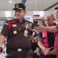 Mantan Kepala Badan Gizi Nasional (BGN) Dadan Hindayana digiring oleh petugas di Gedung Jampidsus Kejagung, Jakarta, Rabu (3/6/2026). (Foto: Antara/Nadia P Rahmani)