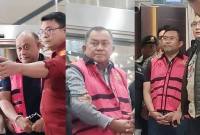 Petugas Kejaksaan Agung menggiring mantan Kepala BGN Dadan Hindayana (DH), mantan Wakil Kepala BGN Bidang Pengembangan Organisasi dan Dukungan Kelembagaan Lodewyk Pusung (LP), serta mantan Wakil Kepala BGN Bidang Operasional Pemenuhan Gizi Sony Sonjaya (SS), menuju mobil tahanan usai ditetapkan sebagai tersangka kasus dugaan korupsi tata kelola program Makan Bergizi Gratis (MBG) pada BGN tahun 2025–2026 di Gedung Jampidsus Kejagung, Jakarta, Rabu (3/6/2026). (Foto: Antara/Nadia P Rahmani)