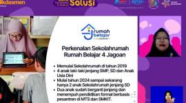 Praktisi sekolah rumah dari Rumah Belajar 4 Jagoan Mila Fitrina memaparkan praktik baik penerapan gerakan 7 KAIH dalam webinar bertajuk Solusi Seri Praktik Baik Penerapan 7 KAIH di Satuan Pendidikan Nonformal (SPNF) di Jakarta pada Kamis (18/6/2026). (Foto: Tangkapan Layar)