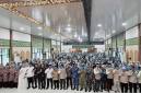 Jemaah haji Kloter 02 Debarkasi Banjarmasin, Kalsel berasal dari Kabupaten Banjar mengikuti acara penyambutan kedatangan mereka di Asrama Haji Kota Banjarbaru, Jumat (5/6/2026). (Foto: Antara/Sukarli)