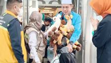 Kedatangan jemaah haji Kloter 08 Debarkasi Banjarmasin asal gabungan dari Kalsel dan Kalteng tiba di tanah air setelah melaksanakan ibadah haji tahun 1447 H / 2026 M di Bandara Syamsuddin Noor Banjarmasin, Minggu (14/6/2026). (Foto: PPIH Debarkasi Banjarmasin)