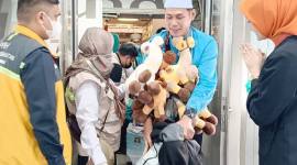 Kedatangan jemaah haji Kloter 08 Debarkasi Banjarmasin asal gabungan dari Kalsel dan Kalteng tiba di tanah air setelah melaksanakan ibadah haji tahun 1447 H / 2026 M di Bandara Syamsuddin Noor Banjarmasin, Minggu (14/6/2026). (Foto: PPIH Debarkasi Banjarmasin)