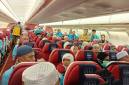 Jemaah haji Kloter 09 Debarkasi Banjarmasin asal Kabupaten Tanah Laut masih di dalam pesawat saat tiba di tanah air di Bandara Internasional Syamsuddin Noor Banjarmasin, Selasa (16/6/2026). (Foto: PPIH Debarkasi Banjarmasin)
