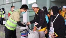Kedatangan jamaah haji Kloter 11 Debarkasi Banjarmasin asal Kabupaten Hulu Sungai Utara (HSU) di Bandara Internasional Syamsuddin Noor Banjarmasin setelah melaksanakan ibadah haji 2026, Jumat (19/6/2026). (Foto: PPIH Debarkasi Banjarmasin)