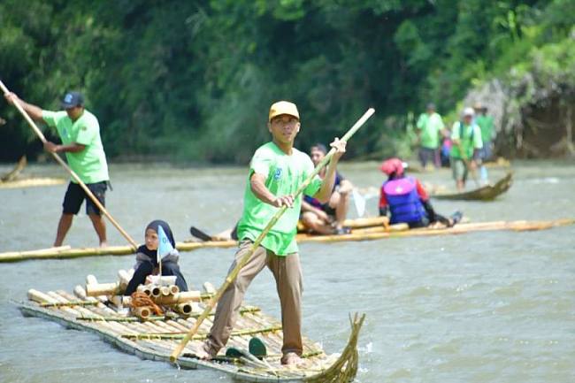 Festival Bamboo Rafting di Loksado, Hulu Sungai Selatan, Kalimantan Selatan yang masuk Karisma Event Nusantara (KEN) 2026, Minggu, (28/6/2026). (Foto: Diskominfo SP HSS)