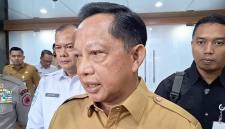 Menteri Dalam Negeri (Mendagri) Tito Karnavian memberikan keterangan kepada wartawan usai rapat kesiapsiagaan mengantisipasi dampak El Nino di Kantor Pusat Kementerian Dalam Negeri (Kemendagri), Jakarta Pusat, Senin (29/6/6/2026). (Foto: Antara/Fianda Sjofjan R)