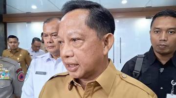 Menteri Dalam Negeri (Mendagri) Tito Karnavian memberikan keterangan kepada wartawan usai rapat kesiapsiagaan mengantisipasi dampak El Nino di Kantor Pusat Kementerian Dalam Negeri (Kemendagri), Jakarta Pusat, Senin (29/6/6/2026). (Foto: Antara/Fianda Sjofjan R)