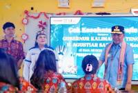 Gubernur Kalteng Agustiar Sabran menyapa pelajar di SMAN 3 Palangka Raya beberapa waktu lalu. (Foto: Dok Disdik Kalteng)