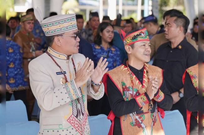 Gubernur Kalteng Agustiar Sabran bersama Wamendikdasmen Fajar Riza Ul Haq di Palangka Raya belum lama ini. (Foto: Disdik Kalteng)