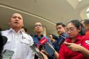 Direktur Penyidikan (Dirdik) Jaksa Agung Muda Bidang Tindak Pidana Khusus (Jampidsus) Kejagung Syarief Sulaeman Nahdi (tengah) memberikan keterangan di Gedung Bundar Kejaksaan Agung, Kamis (11/6/2026). (Foto: Antara/Laily Rahmawaty)