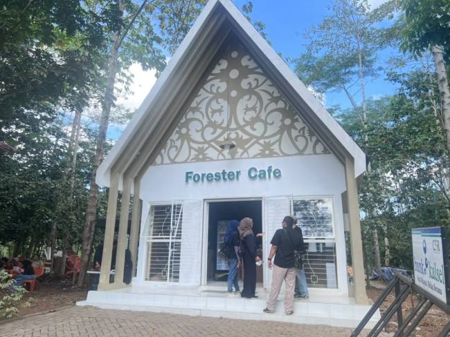 Forester cafe resmi beroperasi setelah diresmikan. Foto : Istimewa