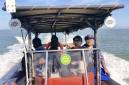 Tim SAR gabungan menyisir perairan di lokasi kecelakaan kapal untuk mencari korban hilang di perairan Desa Labuan Mas, Pulau Laut Selatan, Kabupaten Kotabaru, Kalimantan Selatan, Rabu (17/6/2026). (Foto: Kantor SAR Banjarmasin)