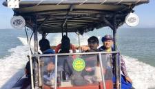Tim SAR gabungan menyisir perairan di lokasi kecelakaan kapal untuk mencari korban hilang di perairan Desa Labuan Mas, Pulau Laut Selatan, Kabupaten Kotabaru, Kalimantan Selatan, Rabu (17/6/2026). (Foto: Kantor SAR Banjarmasin)