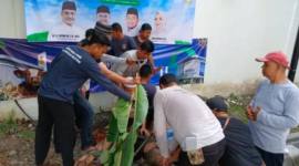 SEMBELIH KURBAN-Prosesi penyembelihan sapi kurban di halaman belakang Sekretariat DPRD Provinsi Kalsel bantuan Bank Kalsel. (Foto: DokPresromDPRDKalsel)