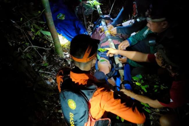 Basarnas dan tim gabungan evakuasi dua pemuda hilang di hutan Desa Bagugus Kecamatan Mantangai, Kabupaten Kapuas, Kalteng. (Foto: Basarnas Palangka Raya)