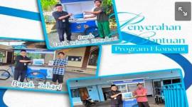 GEROBAK- Penyerahan gerobak usaha kepada para pelaku usaha yang membutuhkan guna mendorong peningkatan produktivitas dan pendapatan. (Foto: DokBankKalsel)