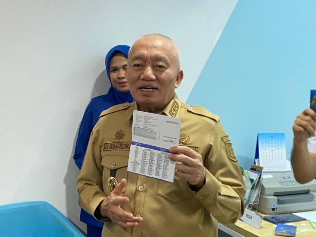 GUBERNUR Muhidin Jadi Nasabah Perdana, Bank Kalsel Resmi Sandang Status Bank Devisa